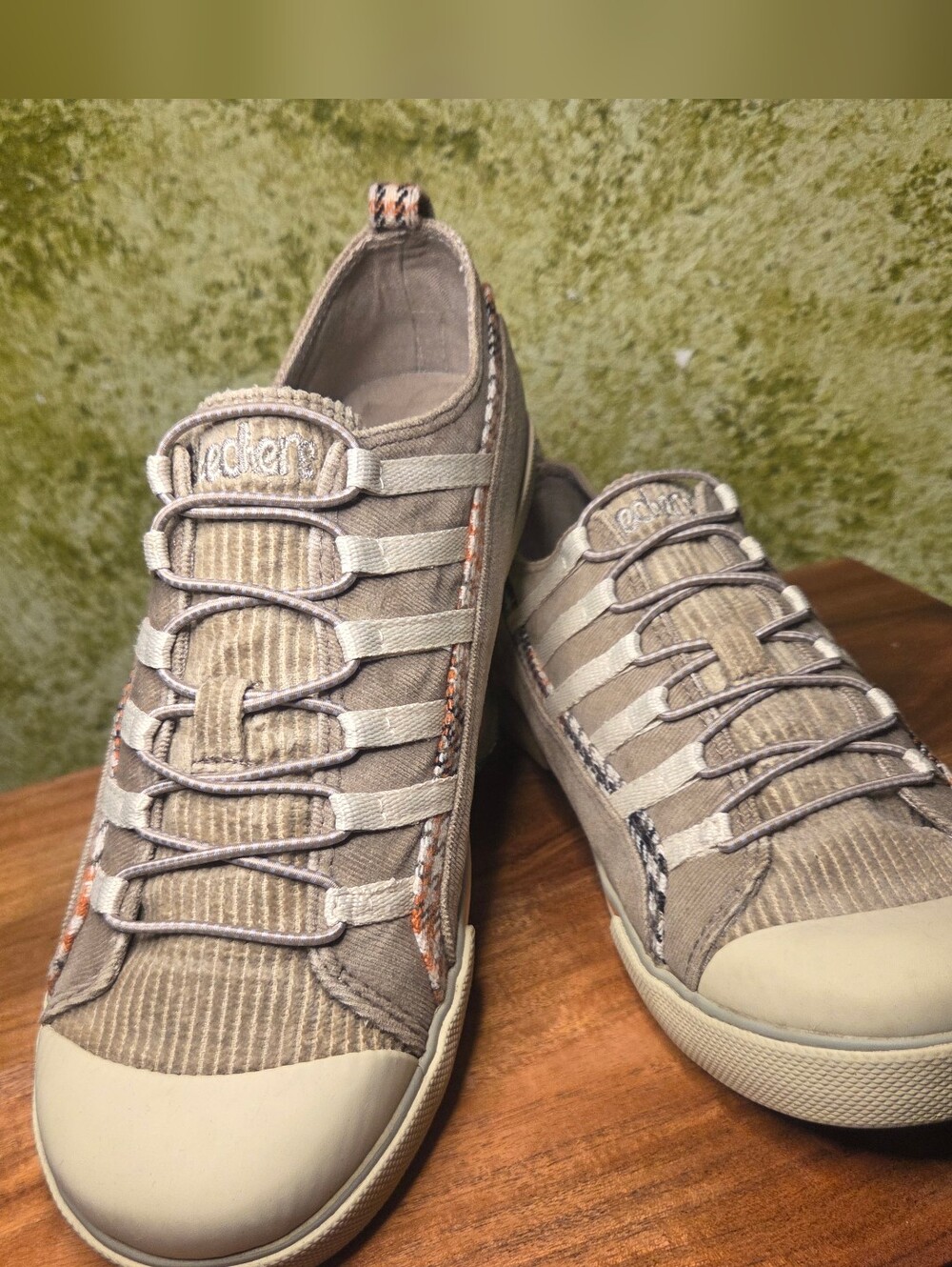 *Vintage*Y2k* Skechers Cali "Bobby Sox" Corduroy Womens Slip-On Sneakers